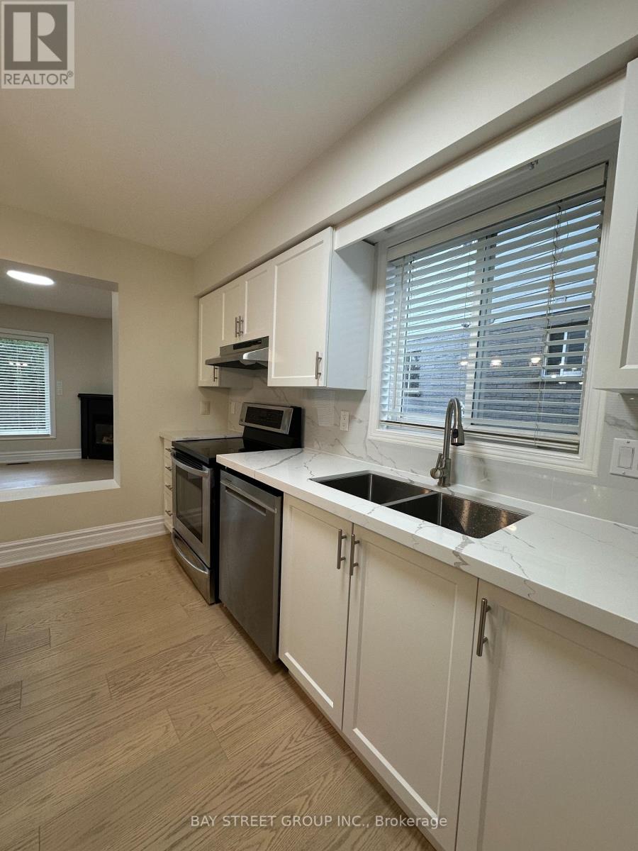 Photo 15 of 19 Silversmith Court, Guelph ON