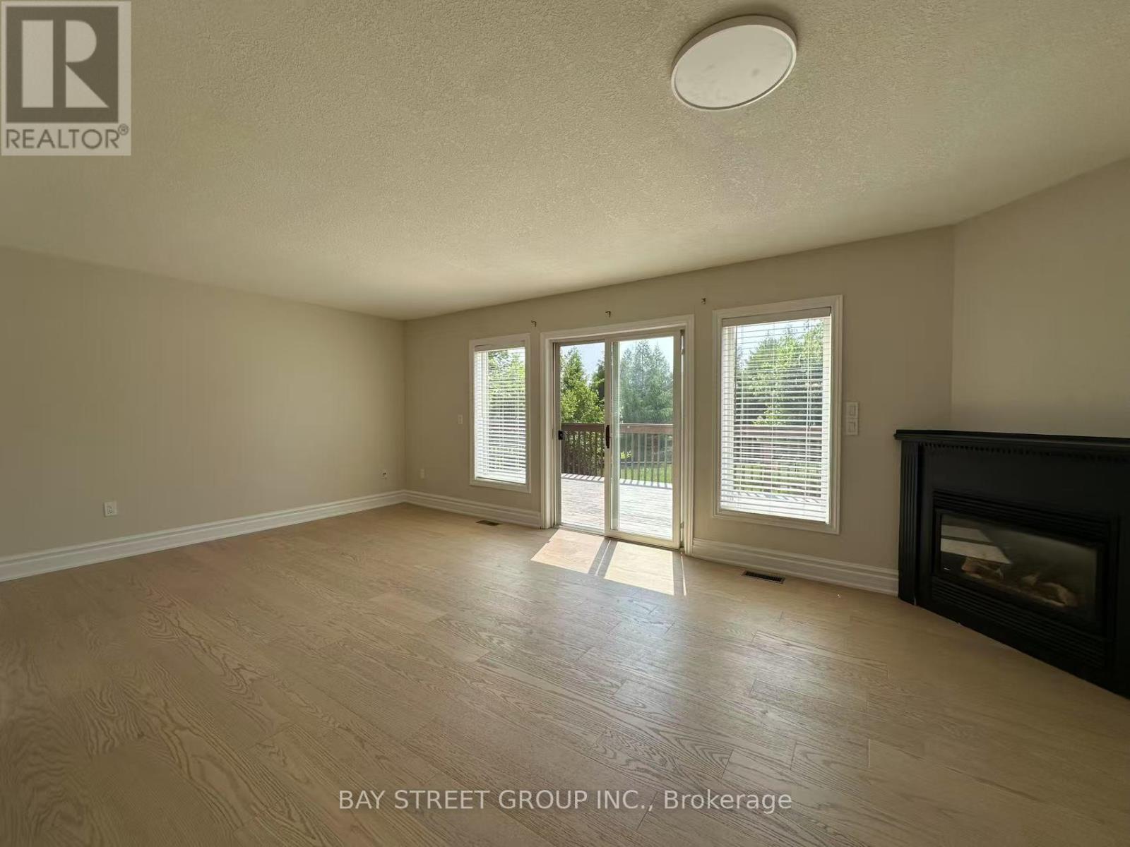 Photo 16 of 19 Silversmith Court, Guelph ON