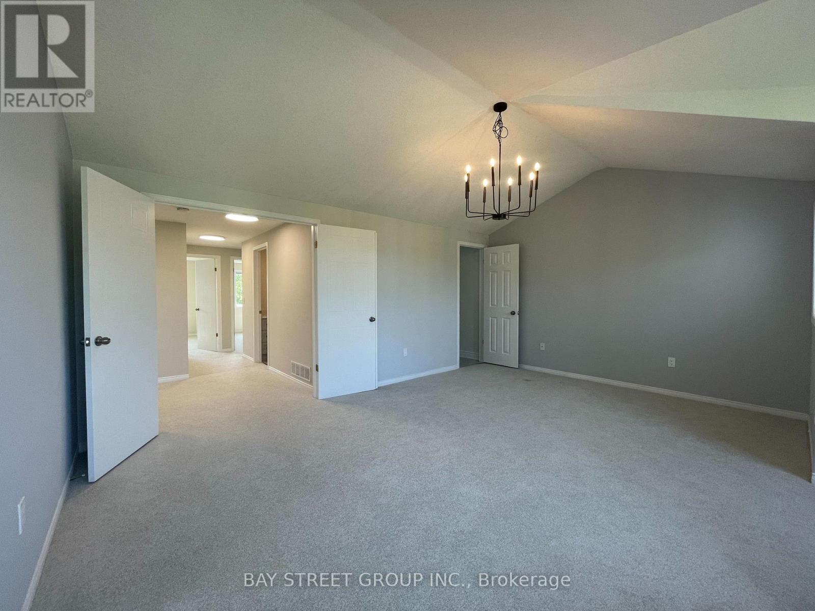 Photo 30 of 19 Silversmith Court, Guelph ON