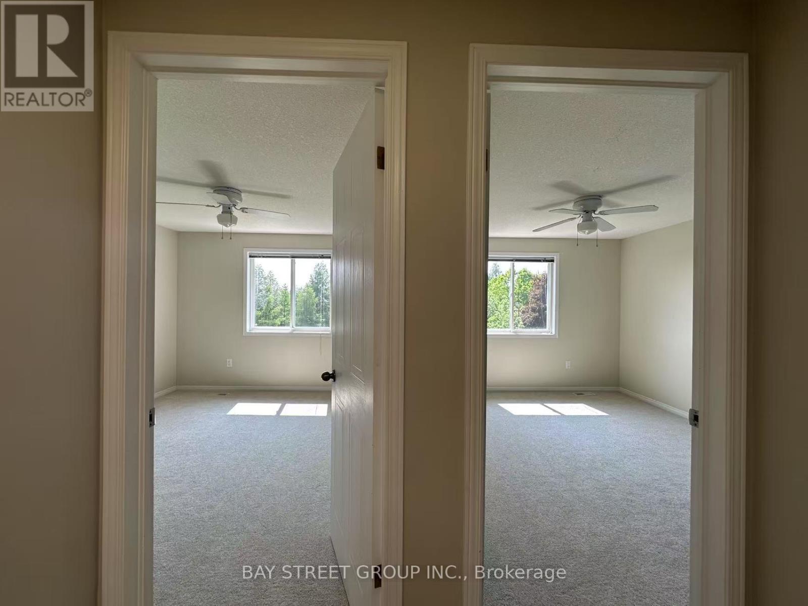 Photo 32 of 19 Silversmith Court, Guelph ON