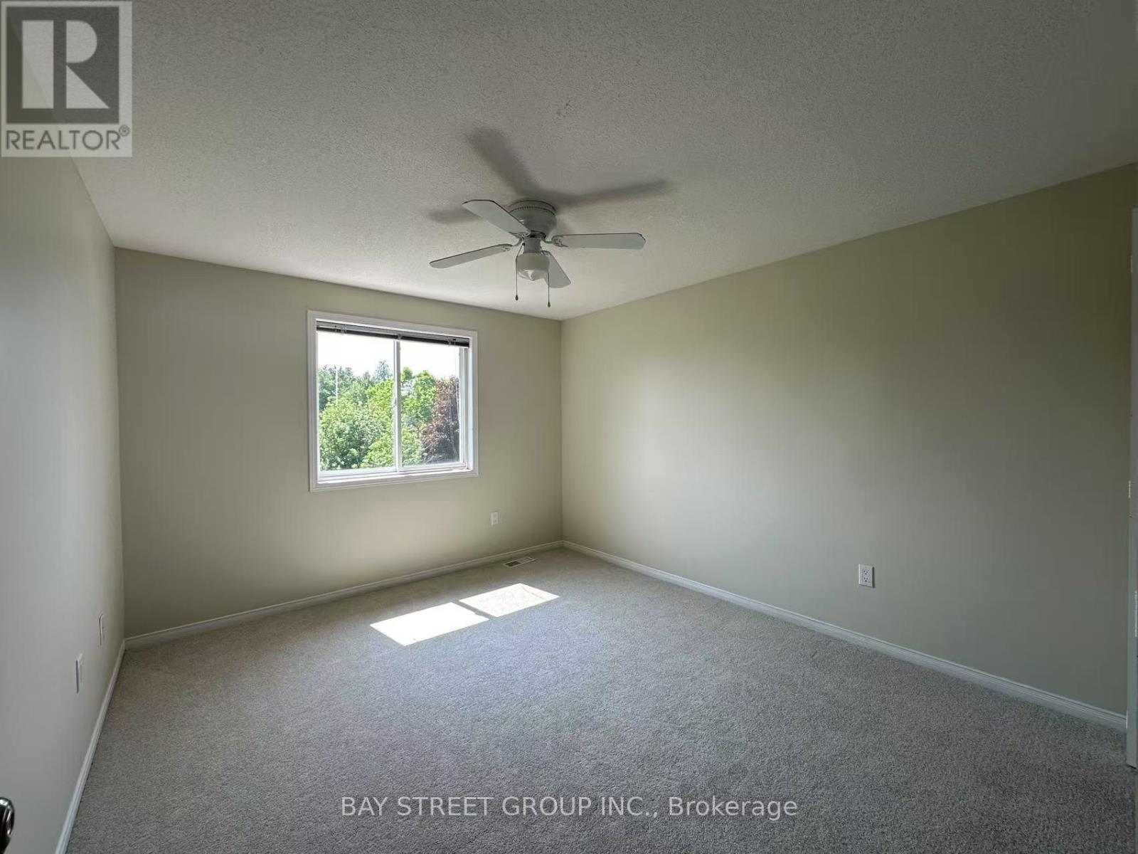 Photo 33 of 19 Silversmith Court, Guelph ON