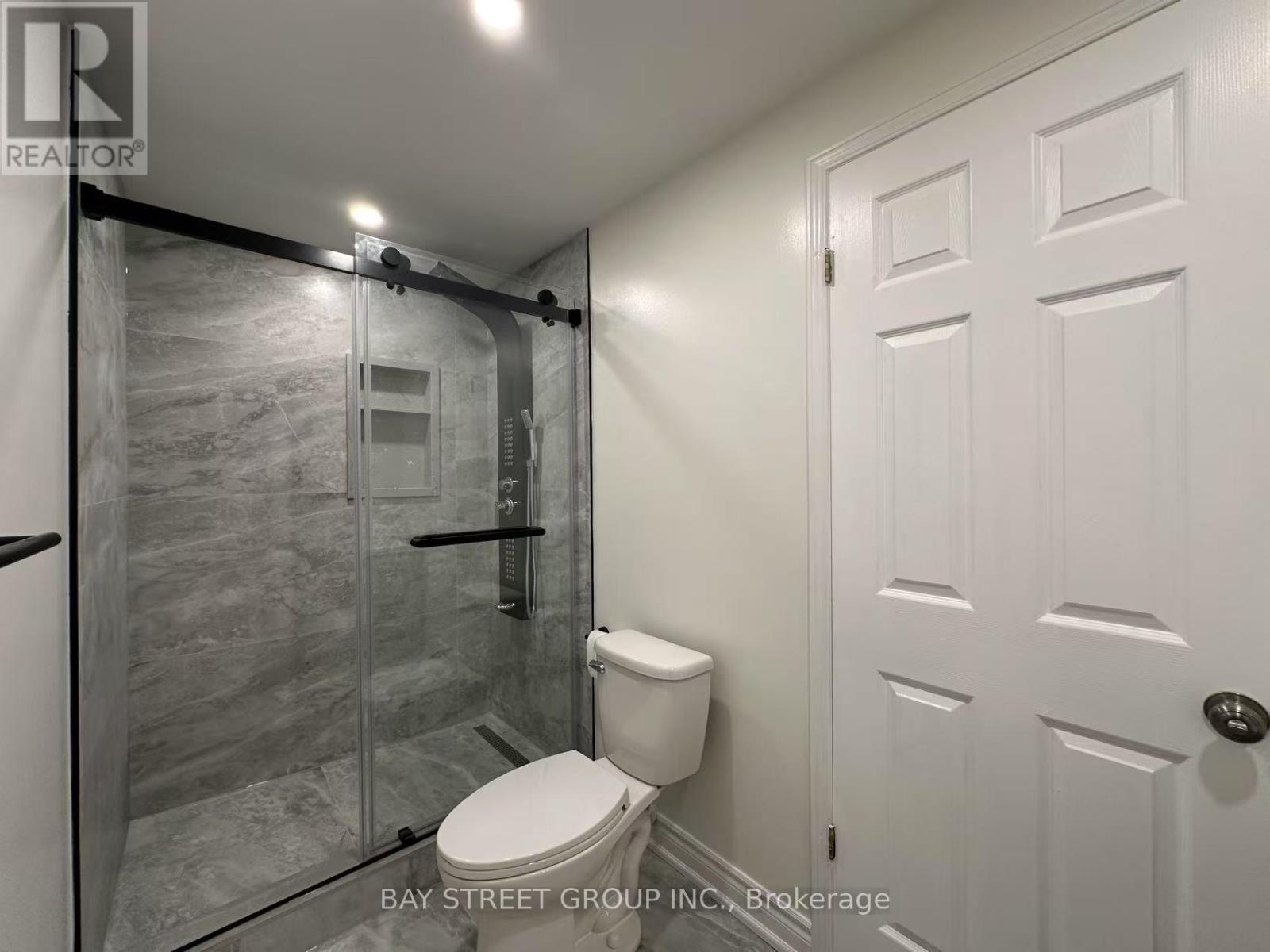 Photo 36 of 19 Silversmith Court, Guelph ON