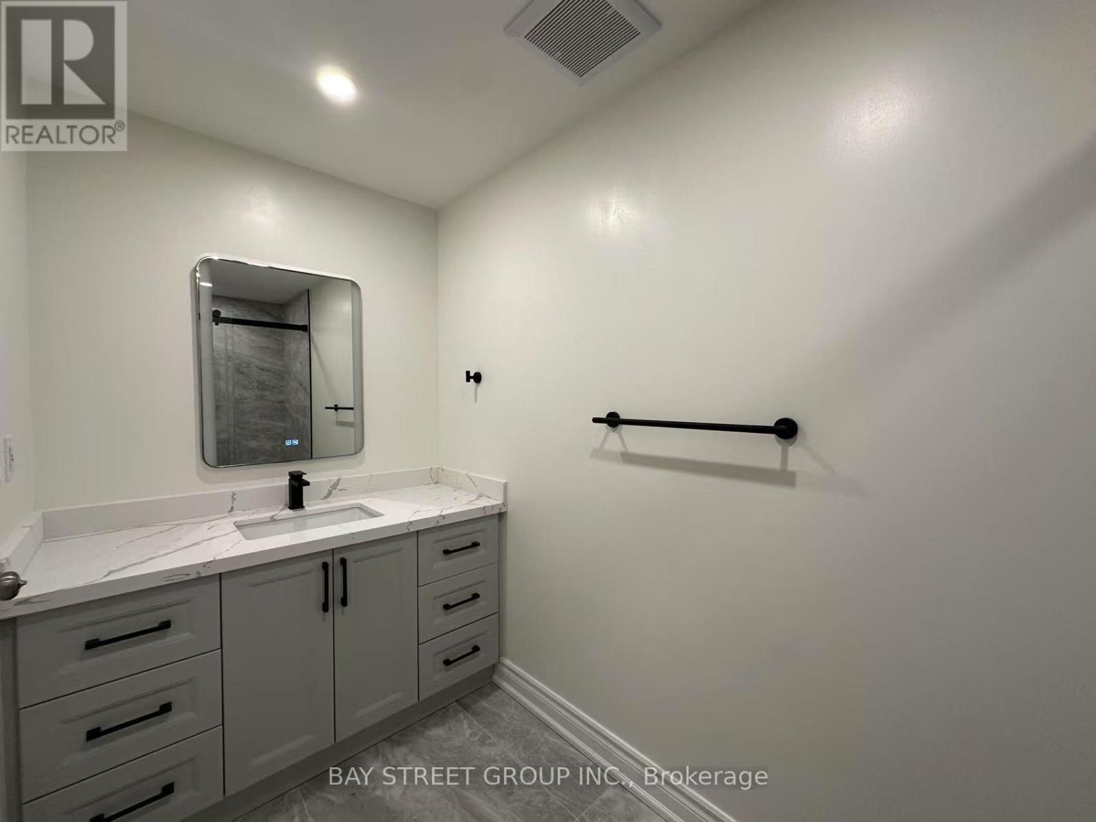 Photo 38 of 19 Silversmith Court, Guelph ON