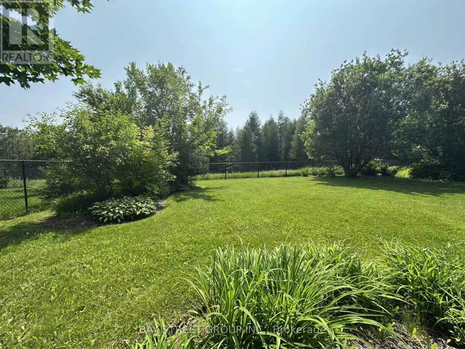 Photo 45 of 19 Silversmith Court, Guelph ON