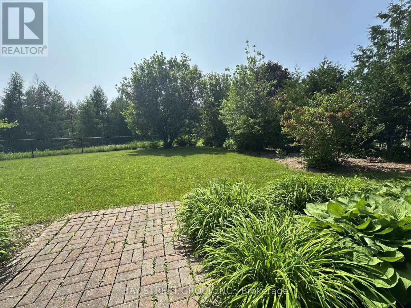Photo 46 of 19 Silversmith Court, Guelph ON