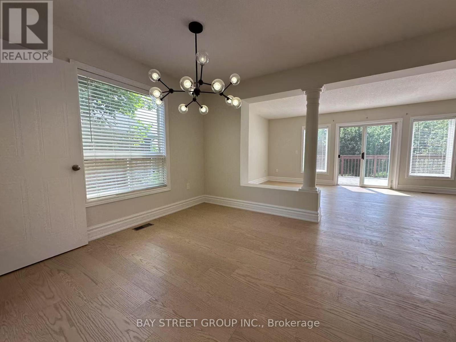 Photo 6 of 19 Silversmith Court, Guelph ON