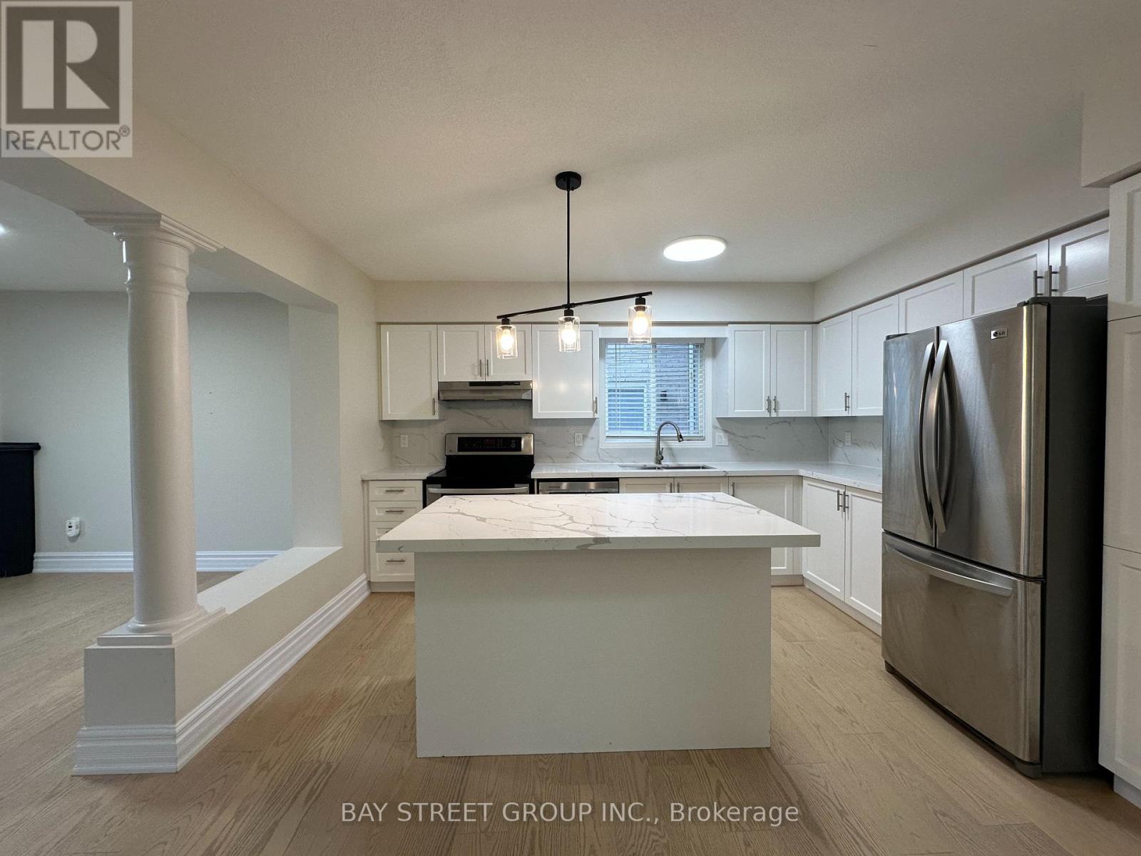 Photo 9 of 19 Silversmith Court, Guelph ON