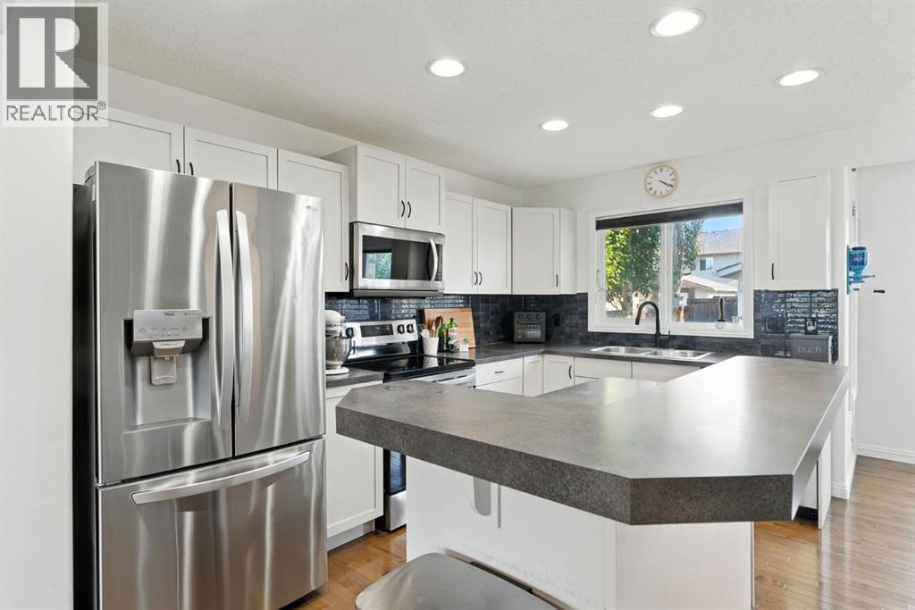 Photo 10 of 751 Prestwick Circle Se, Calgary AB