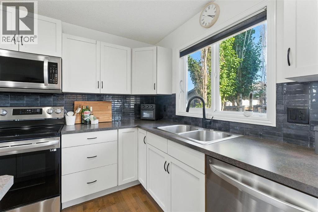 Photo 12 of 751 Prestwick Circle Se, Calgary AB