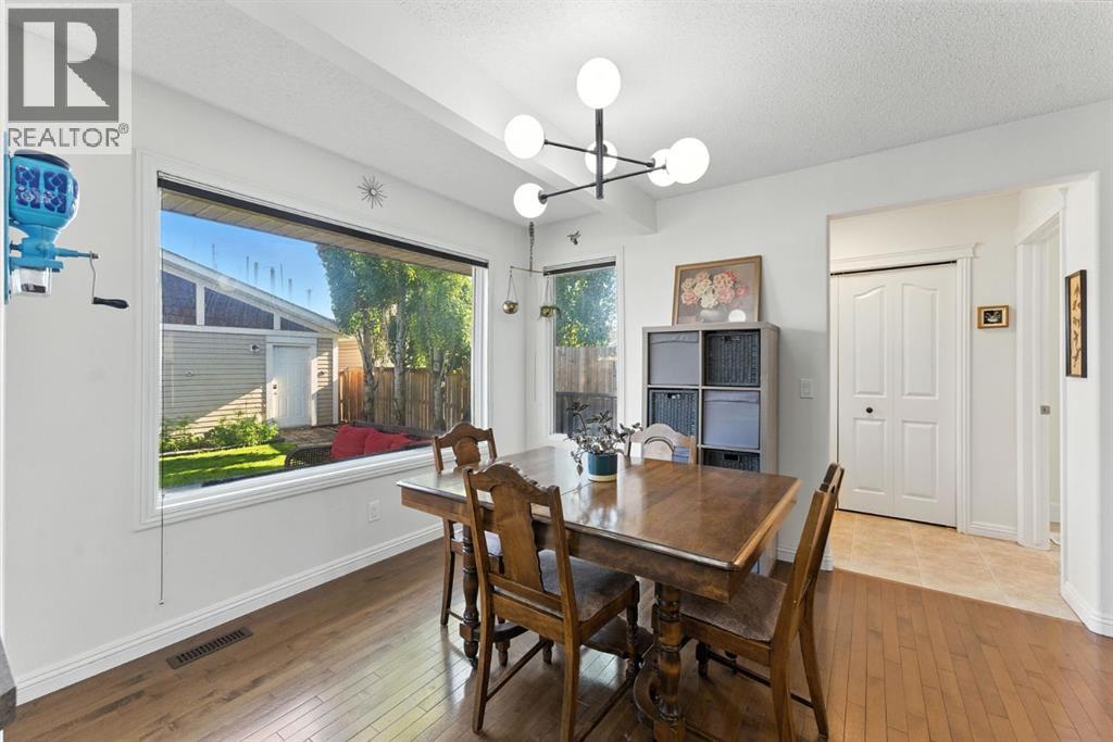 Photo 14 of 751 Prestwick Circle Se, Calgary AB