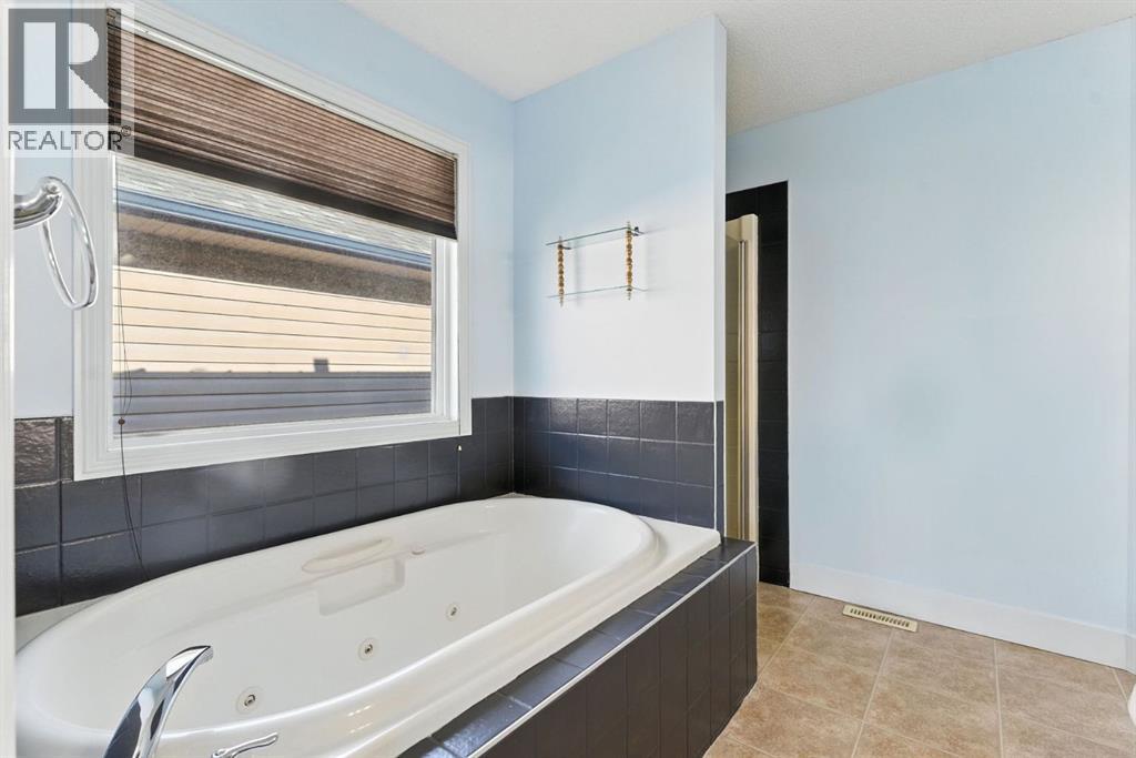 Photo 21 of 751 Prestwick Circle Se, Calgary AB