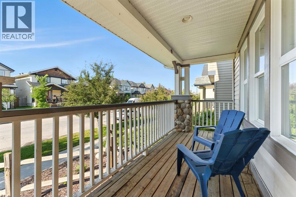 Photo 3 of 751 Prestwick Circle Se, Calgary AB