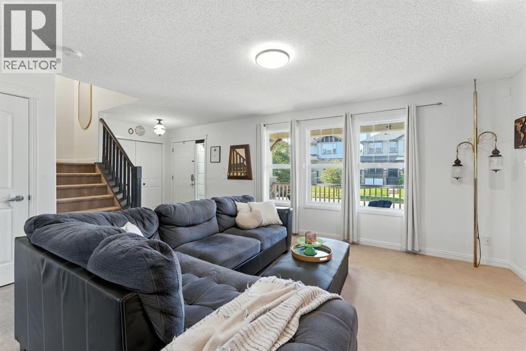 Photo 5 of 751 Prestwick Circle Se, Calgary AB