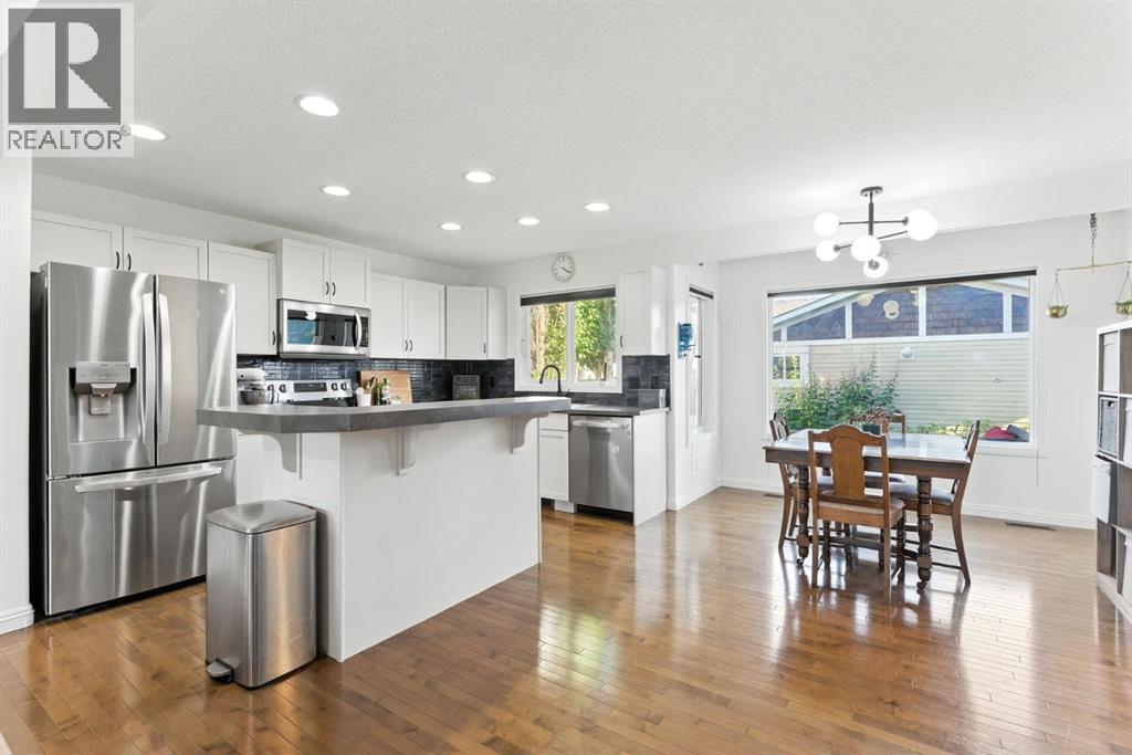 Photo 9 of 751 Prestwick Circle Se, Calgary AB