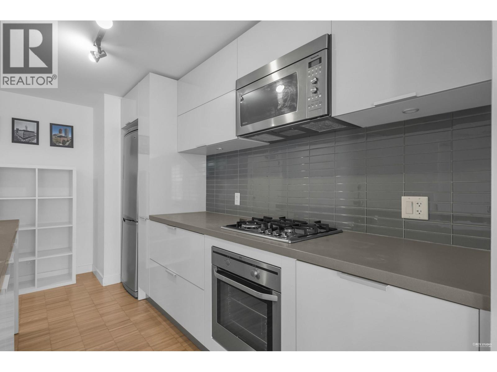 Photo 5 of 1707 108 W Cordova Street, Vancouver BC