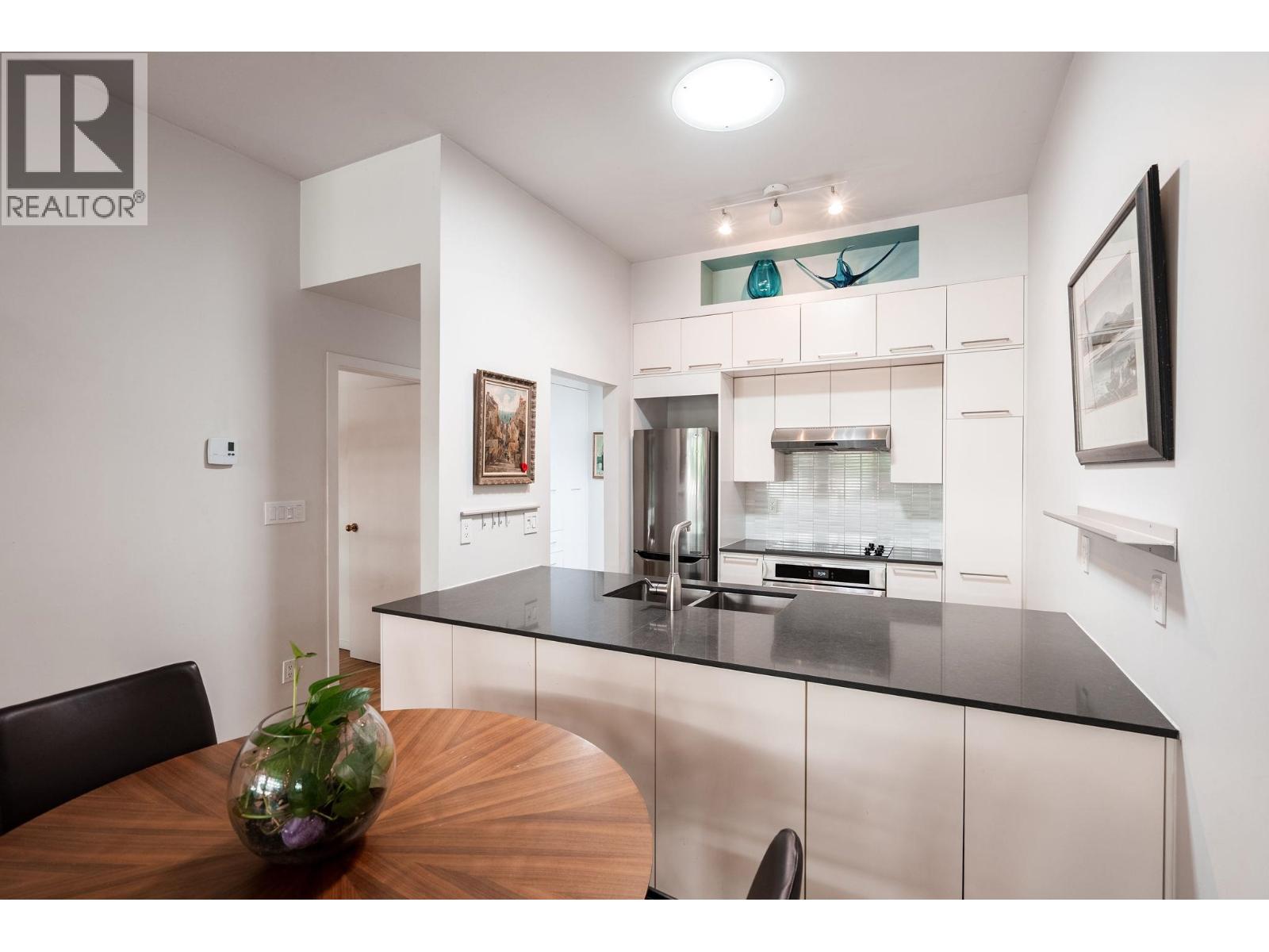 Photo 13 of 303 700 E Pender Street, Vancouver BC