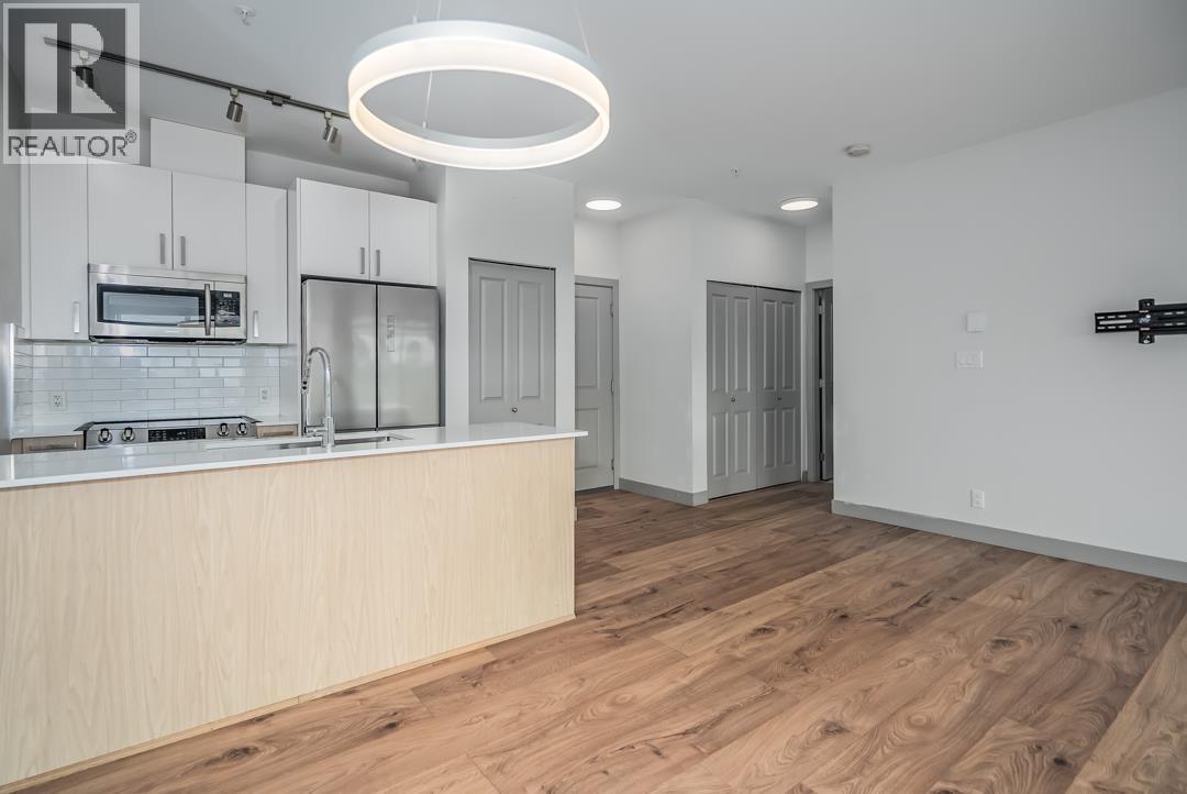 Photo 10 of 411 6968 Royal Oak Avenue, Burnaby BC