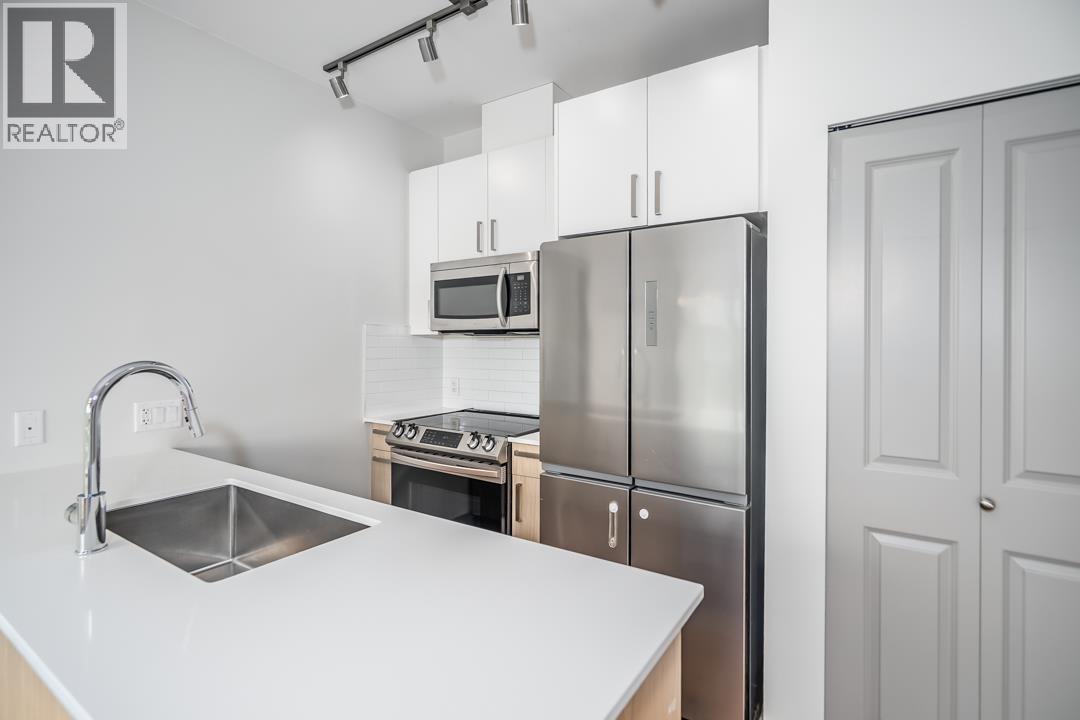 Photo 4 of 411 6968 Royal Oak Avenue, Burnaby BC