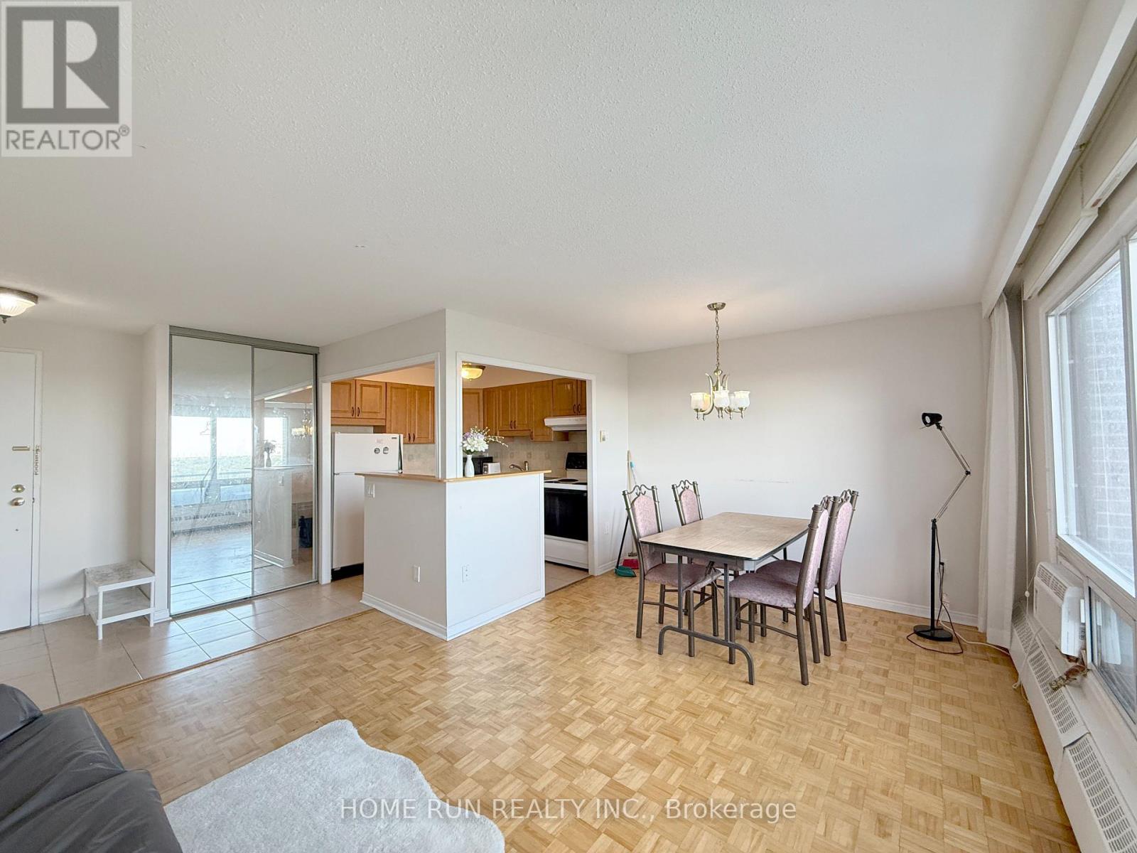 Photo 6 of 820 20 Chesterton Drive, Ottawa ON