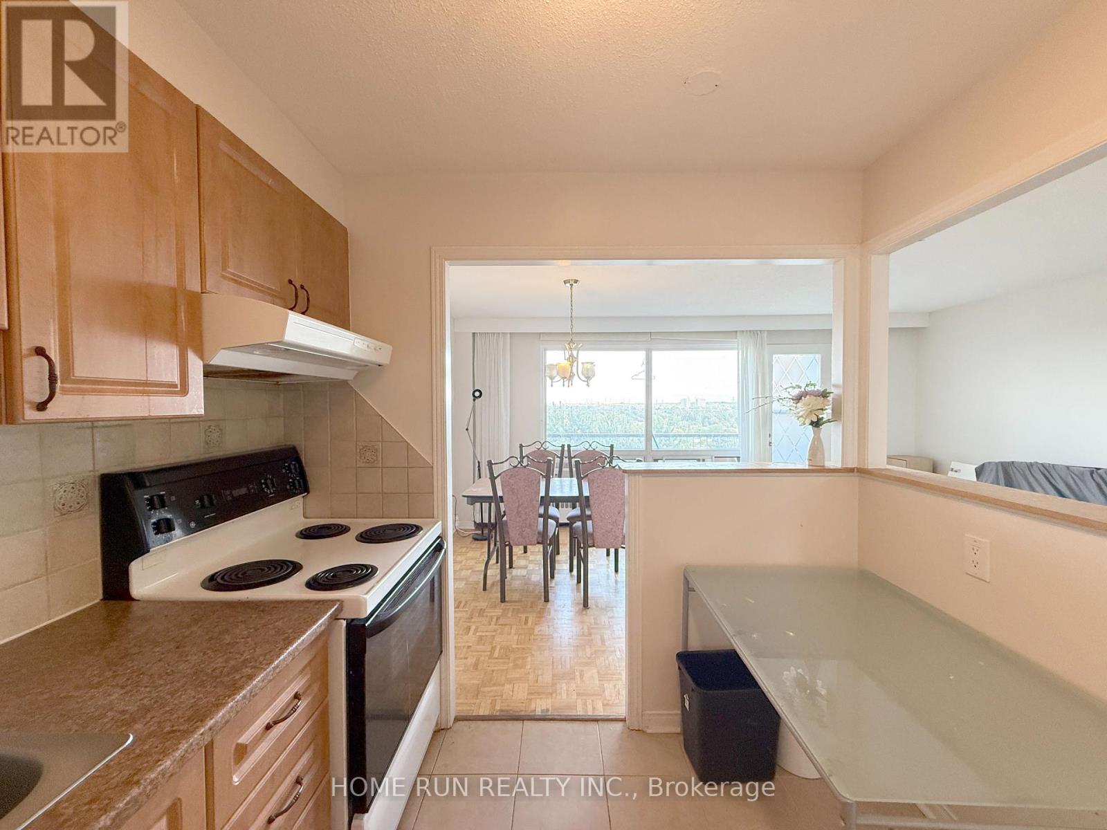 Photo 7 of 820 20 Chesterton Drive, Ottawa ON