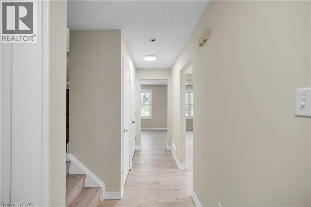 Photo 4 of 49 Daubigny Road, Brantford ON
