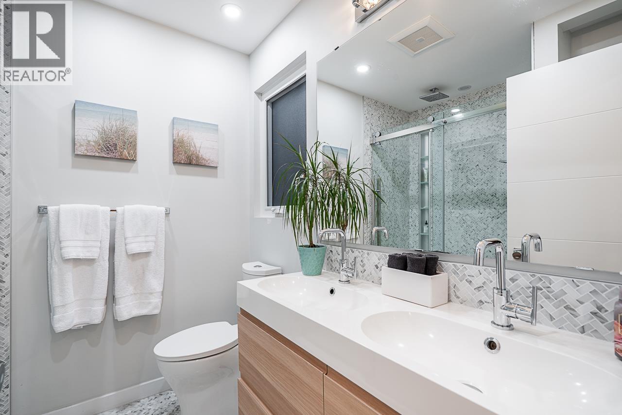 Photo 13 of 3812 Garden Grove Drive, Burnaby BC