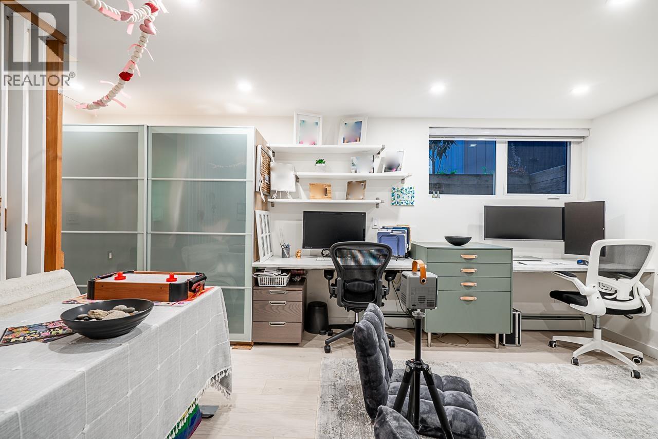 Photo 17 of 3812 Garden Grove Drive, Burnaby BC