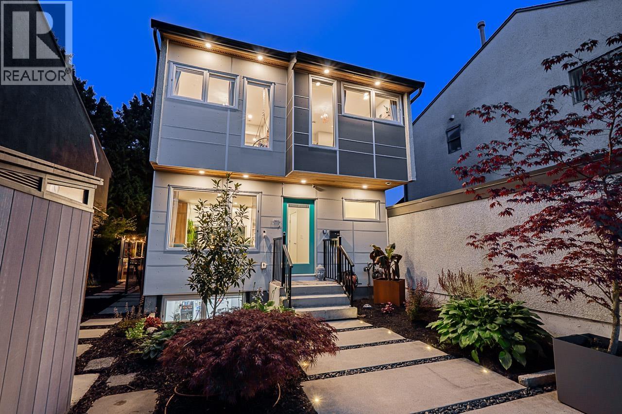 Photo 2 of 3812 Garden Grove Drive, Burnaby BC