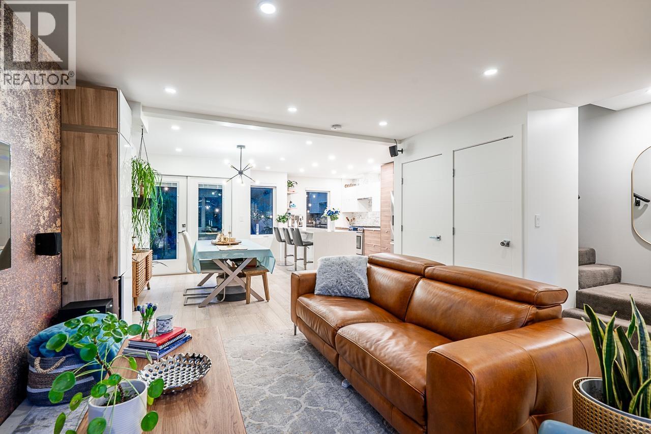 Photo 5 of 3812 Garden Grove Drive, Burnaby BC