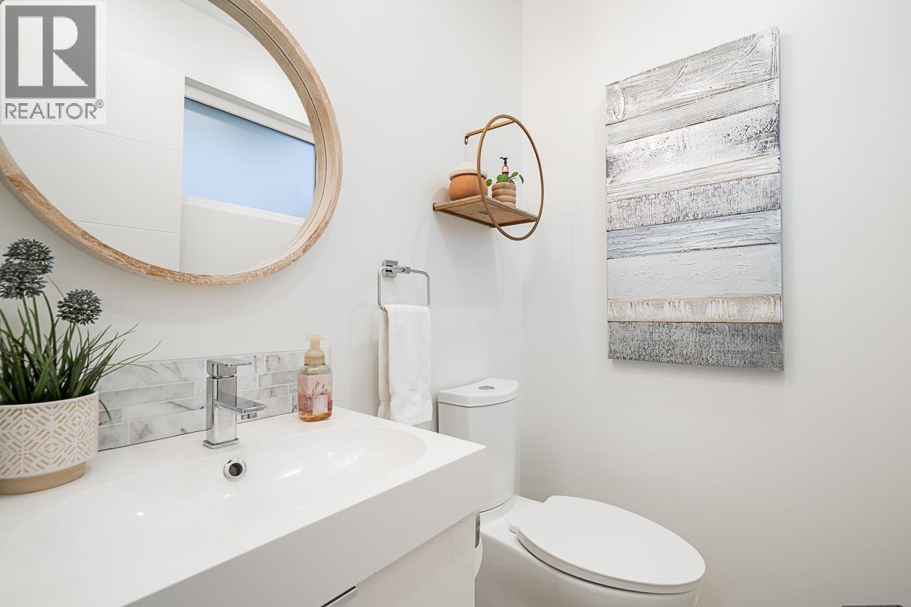 Photo 9 of 3812 Garden Grove Drive, Burnaby BC