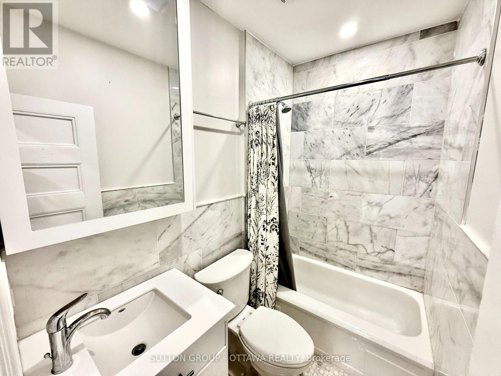 Photo 11 of 2 A 149 St Andrew Street, Ottawa ON