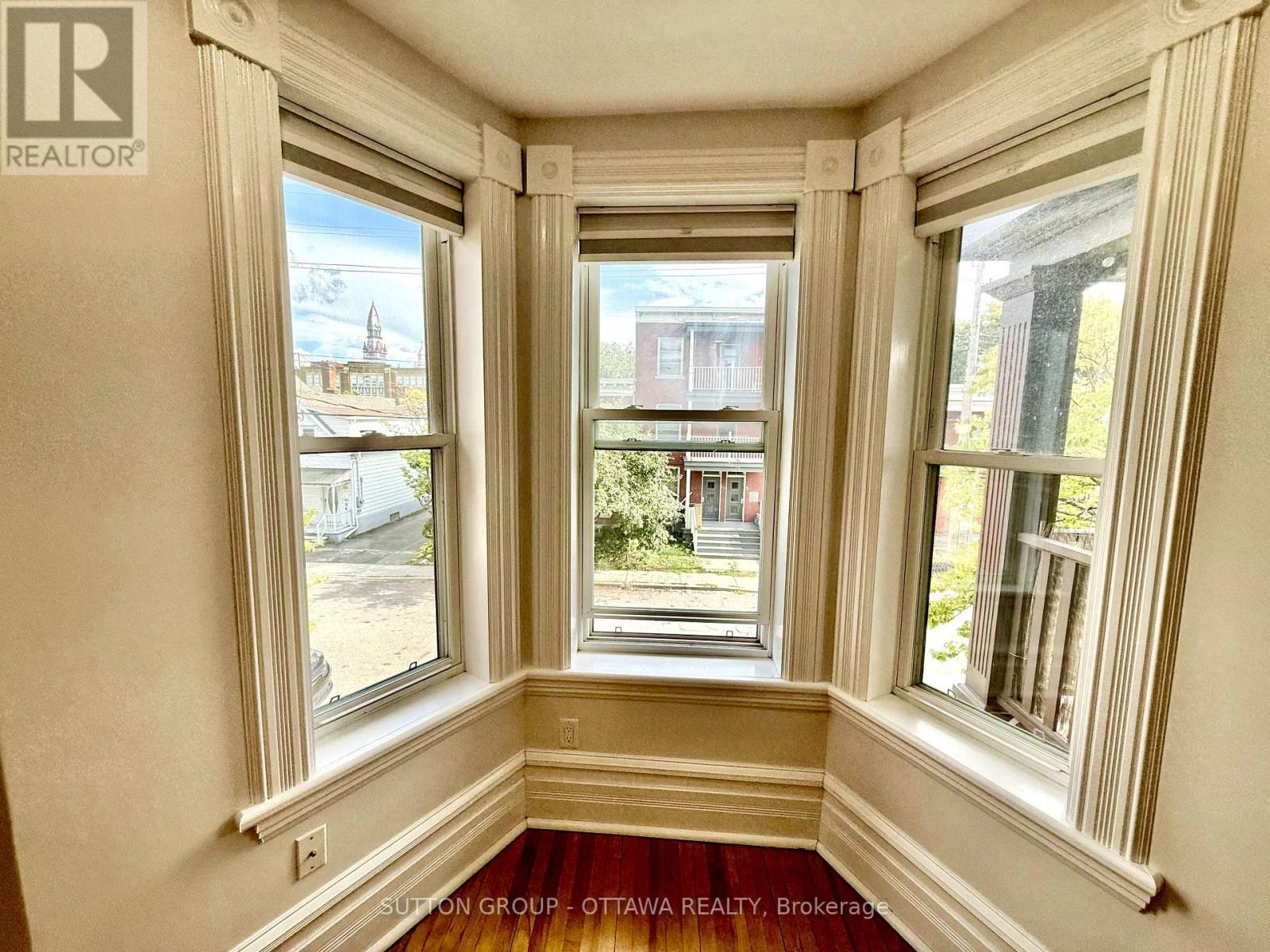 Photo 14 of 2 A 149 St Andrew Street, Ottawa ON