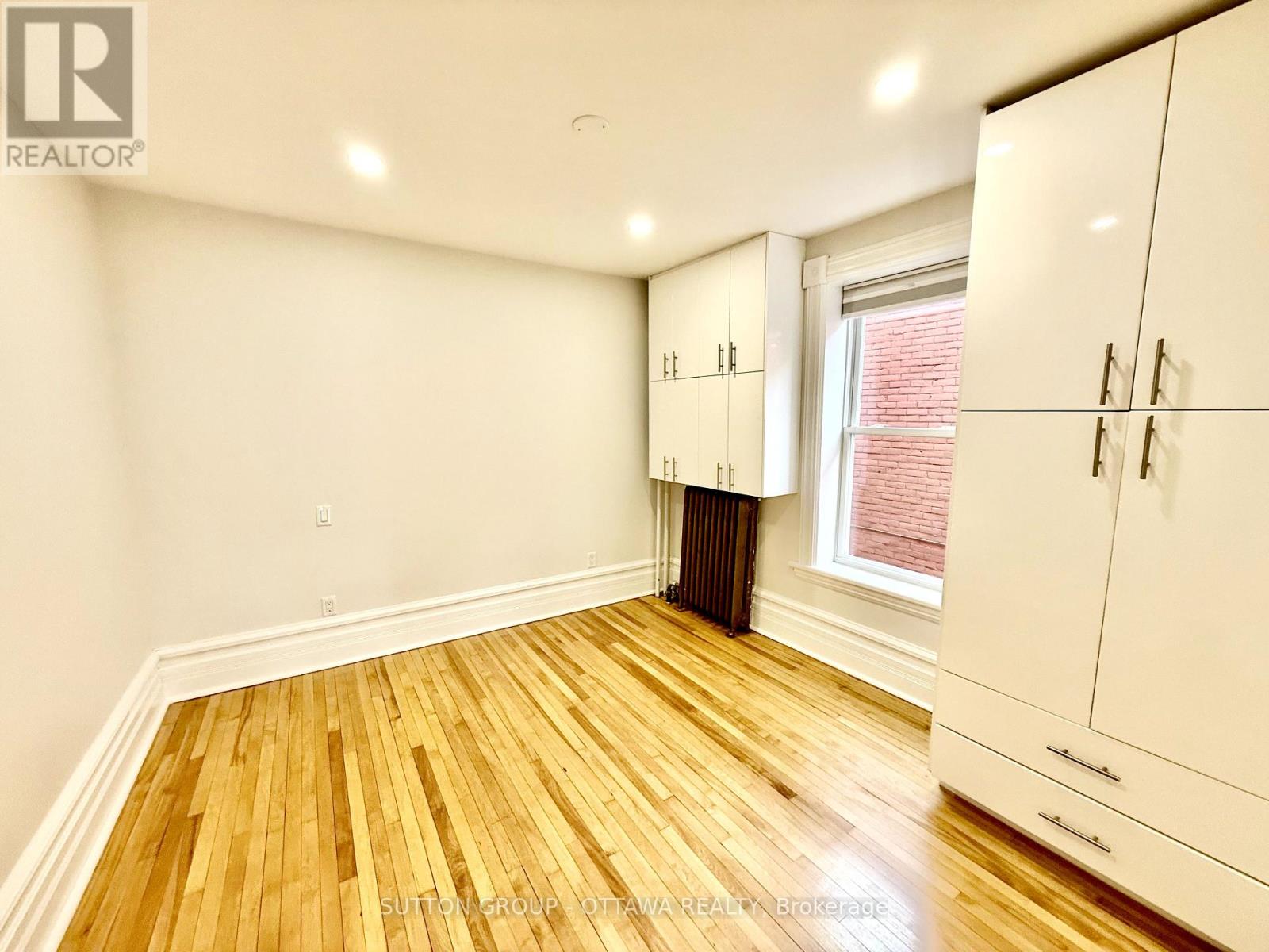 Photo 12 of 2 A 149 St Andrew Street, Ottawa ON
