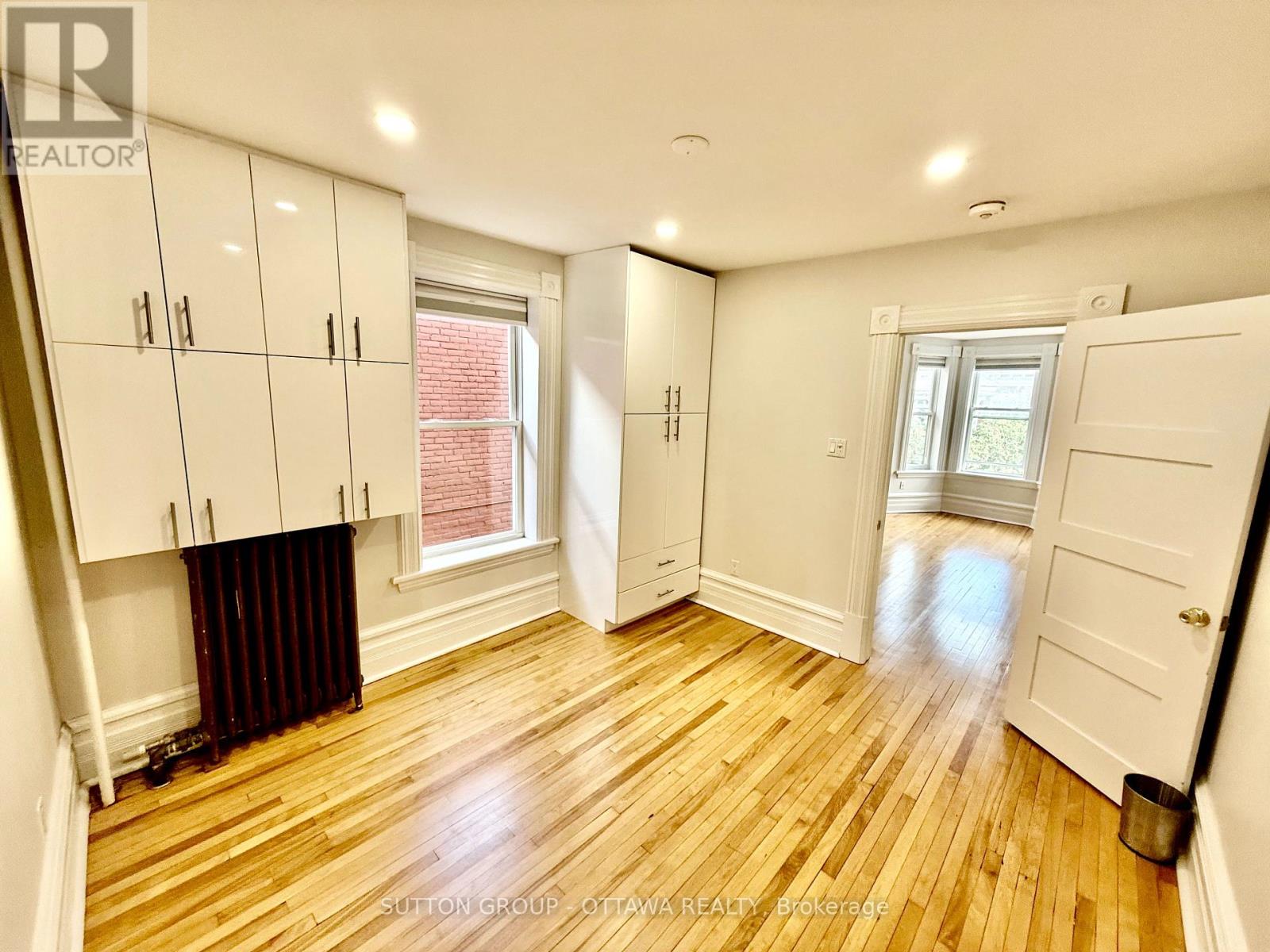 Photo 13 of 2 A 149 St Andrew Street, Ottawa ON