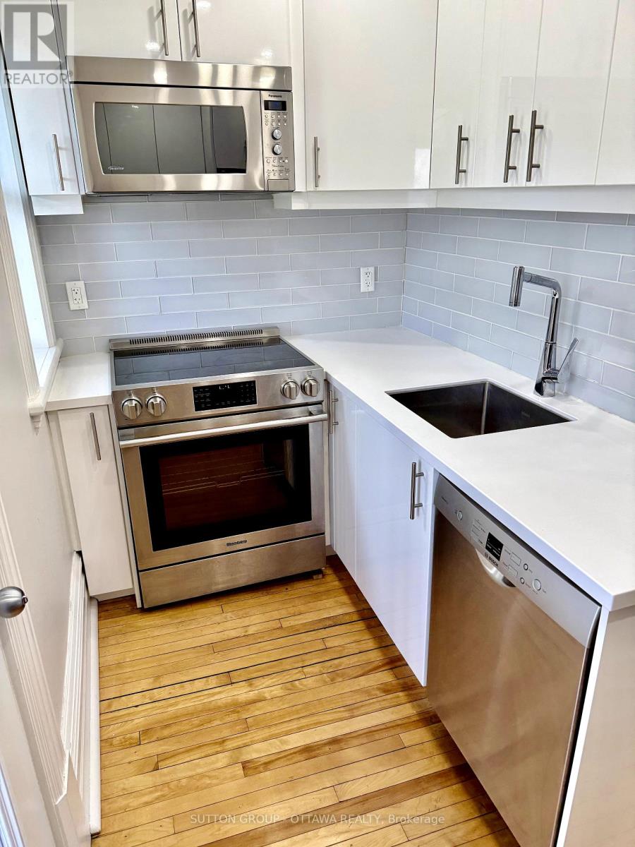 Photo 5 of 2 A 149 St Andrew Street, Ottawa ON