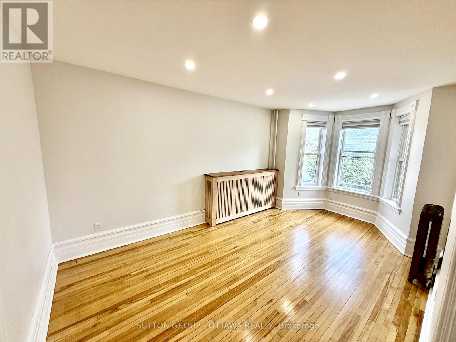 Photo 15 of 2 A 149 St Andrew Street, Ottawa ON
