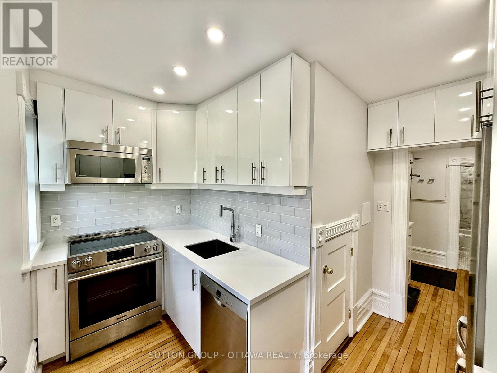 Photo 6 of 2 A 149 St Andrew Street, Ottawa ON