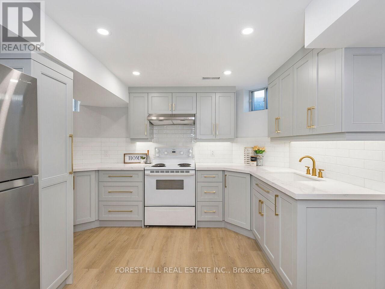 Photo 29 of 1092 Shaw Drive, Mississauga ON