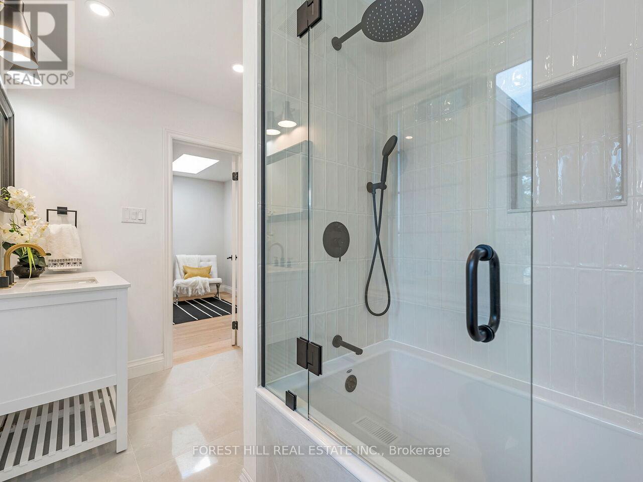 Photo 20 of 1092 Shaw Drive, Mississauga ON