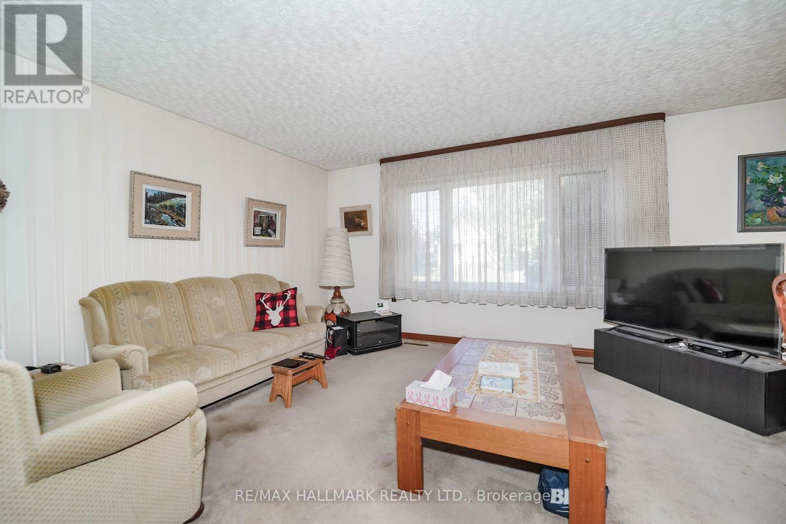 Photo 12 of 97 Vauxhall Drive, Toronto ON