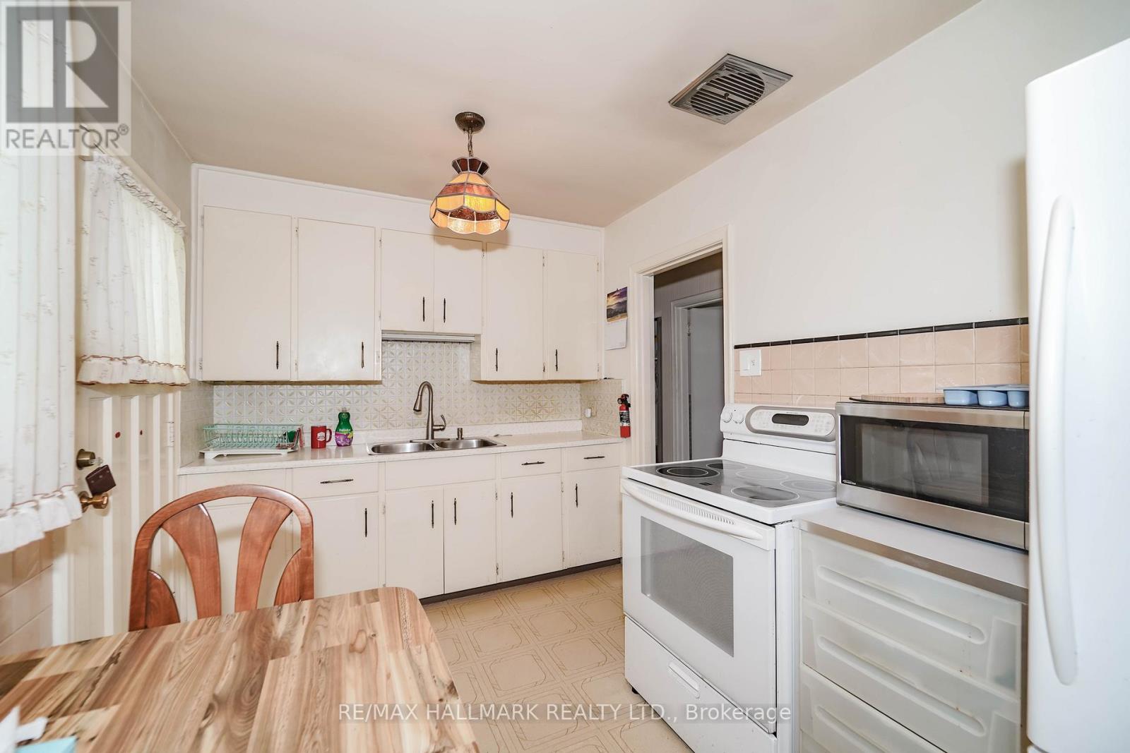 Photo 17 of 97 Vauxhall Drive, Toronto ON