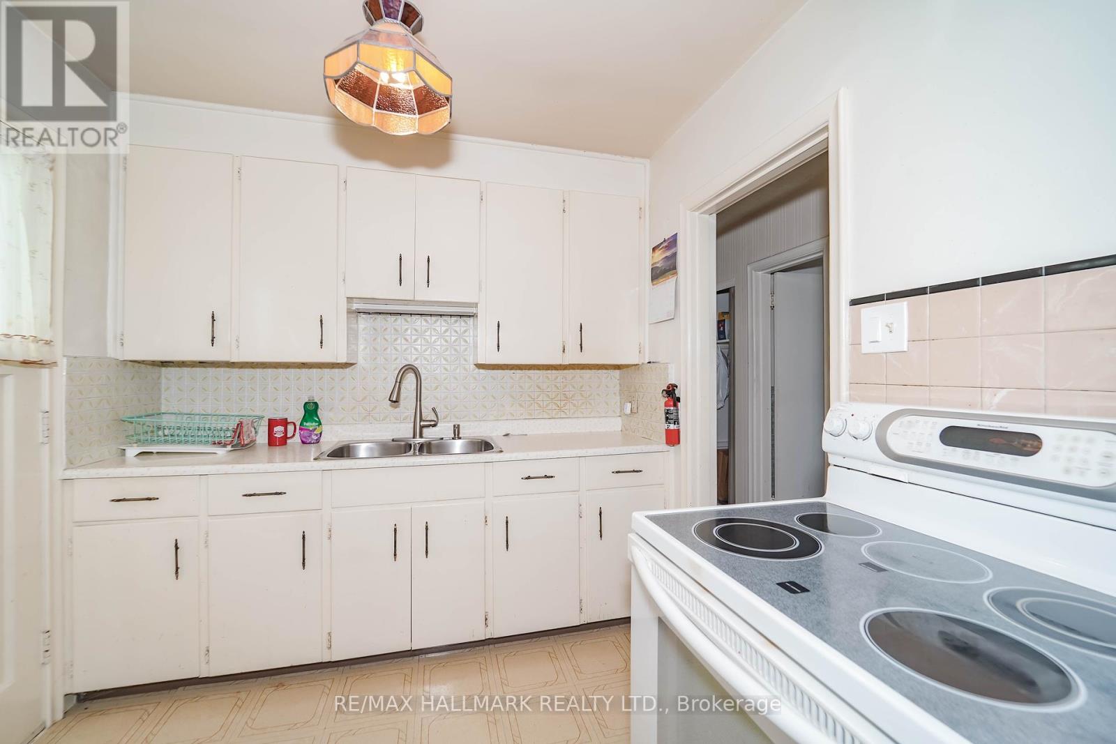 Photo 18 of 97 Vauxhall Drive, Toronto ON