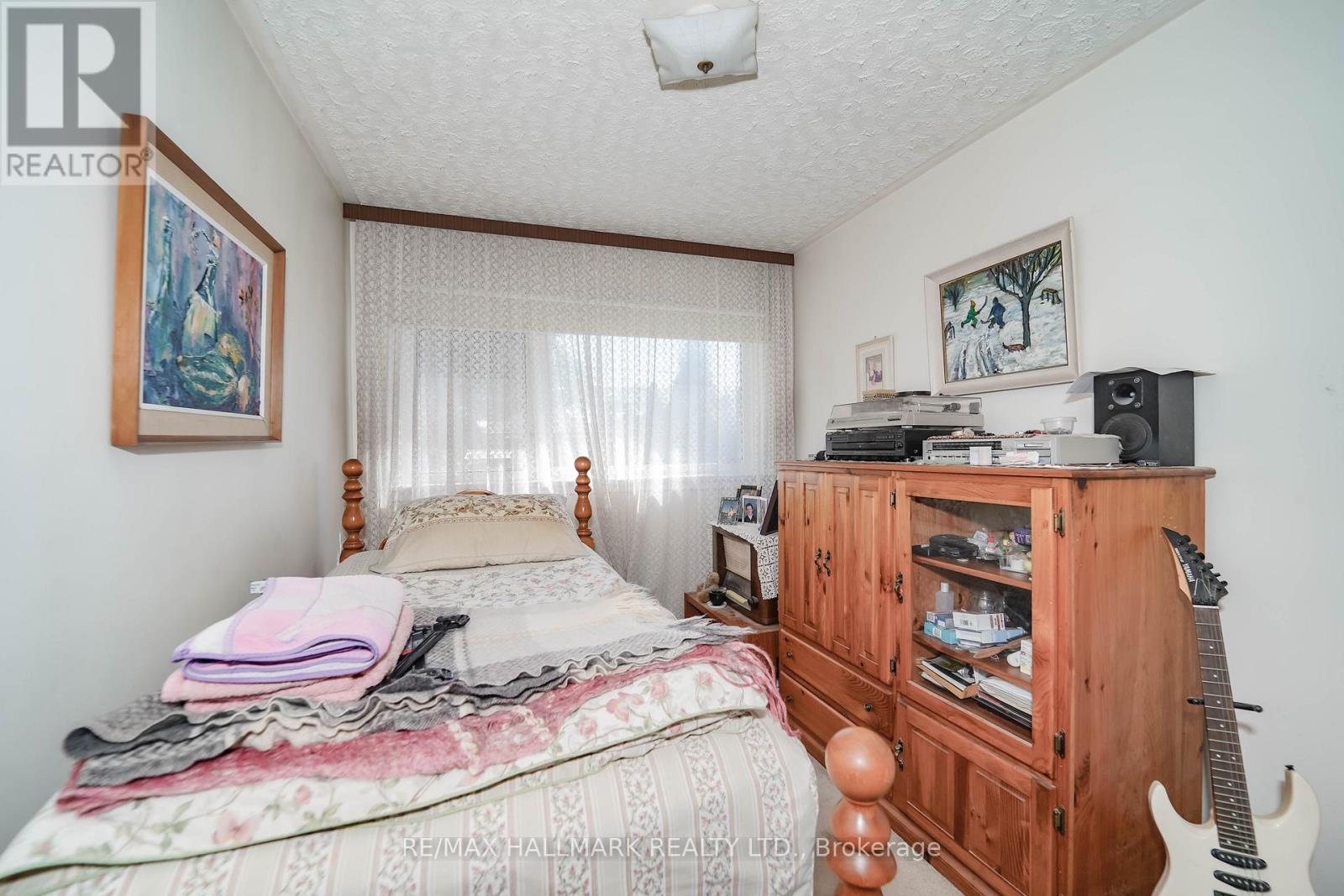 Photo 23 of 97 Vauxhall Drive, Toronto ON