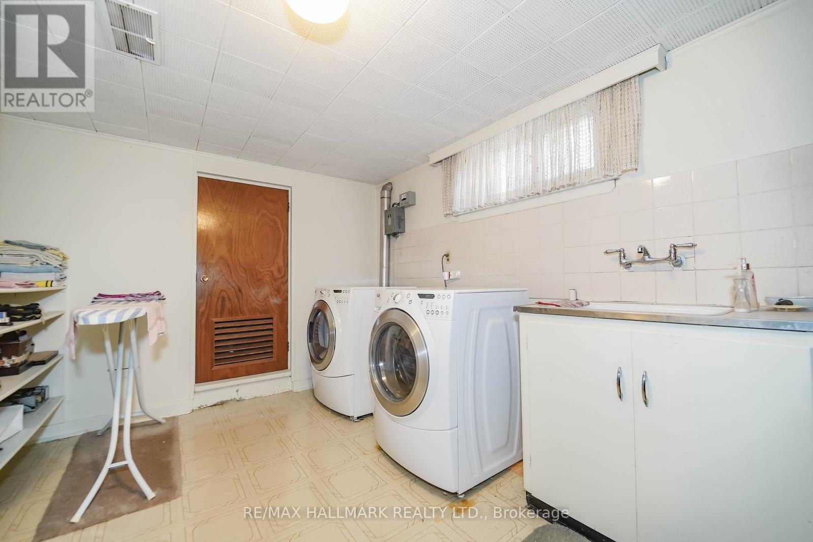 Photo 28 of 97 Vauxhall Drive, Toronto ON