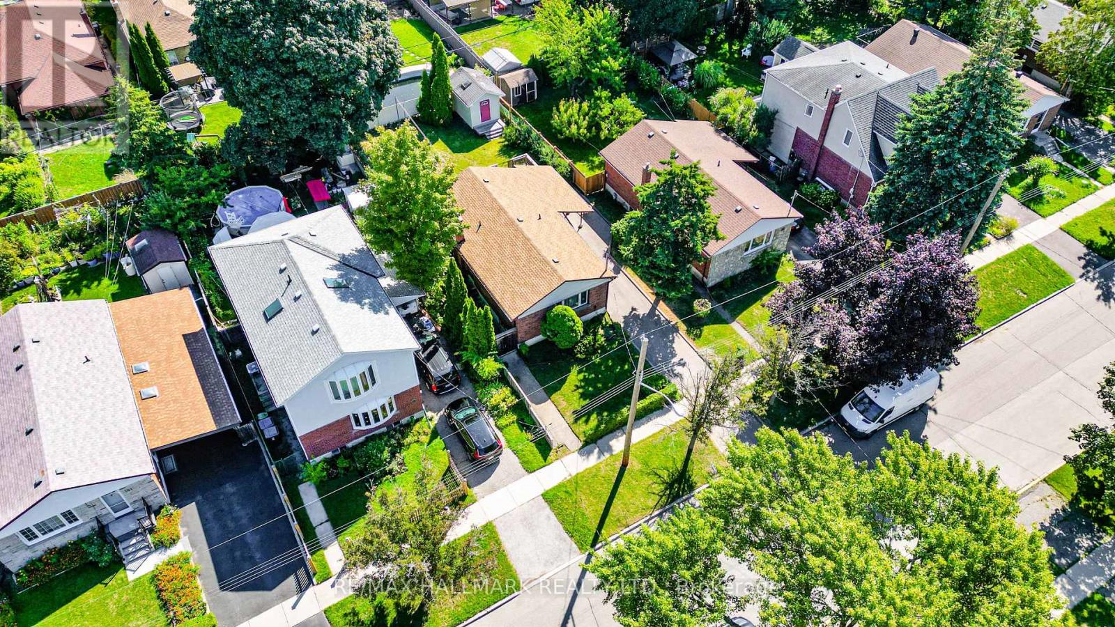 Photo 35 of 97 Vauxhall Drive, Toronto ON