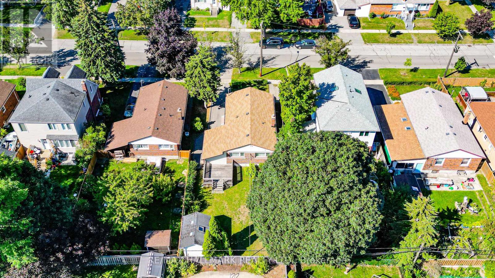 Photo 37 of 97 Vauxhall Drive, Toronto ON