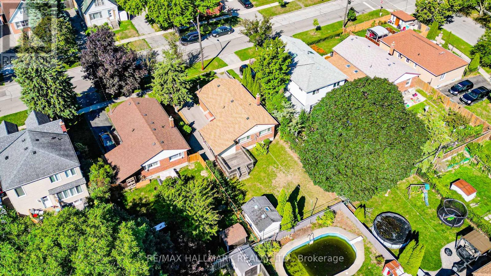 Photo 38 of 97 Vauxhall Drive, Toronto ON