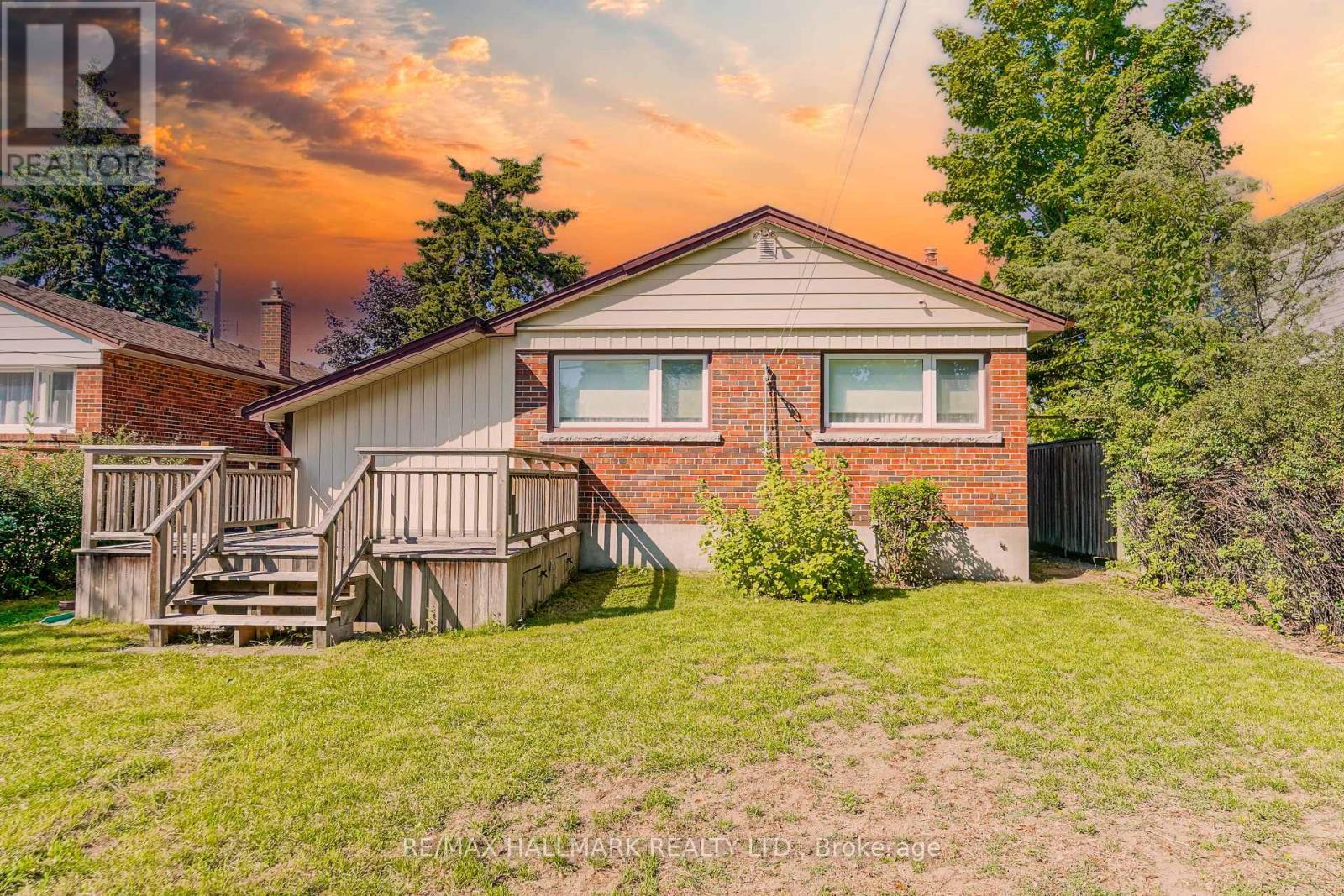 Photo 6 of 97 Vauxhall Drive, Toronto ON