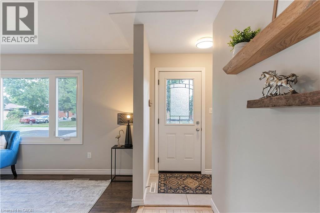 Photo 3 of 82 Southmoor Drive, Kitchener ON