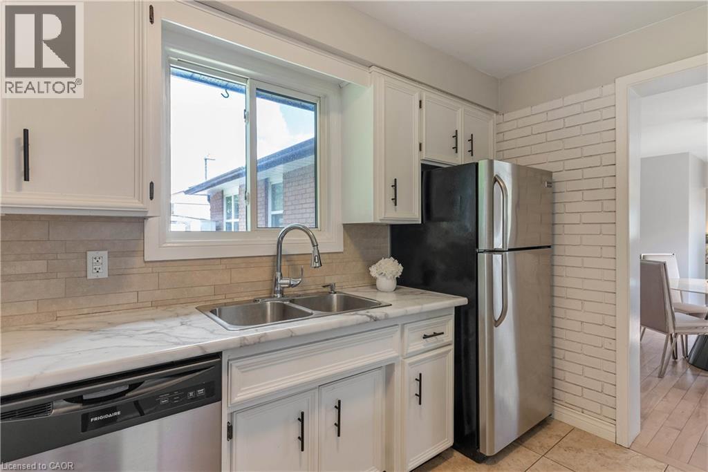 Photo 13 of 82 Southmoor Drive, Kitchener ON